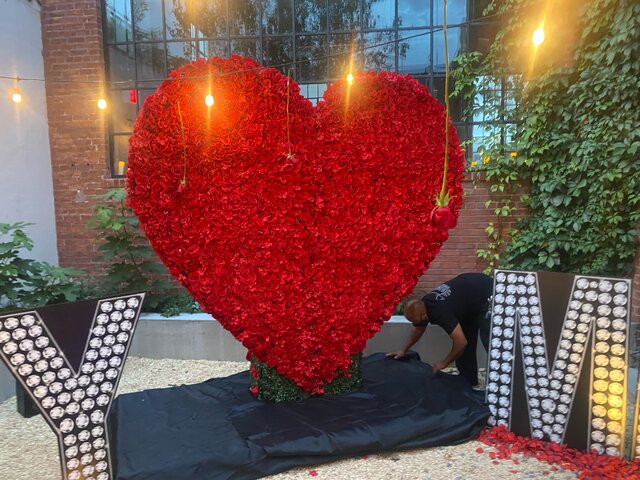 Red Heart Wall - Image 1