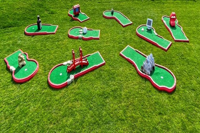 Mini Golf - Image 1